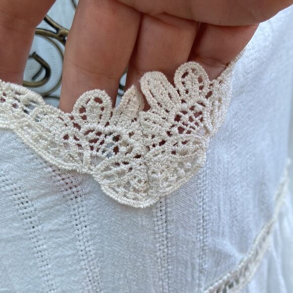 EUC Charlotte Russe Boho Renaissance Long Line Embroidered Top Size XS - Picture 3 of 10